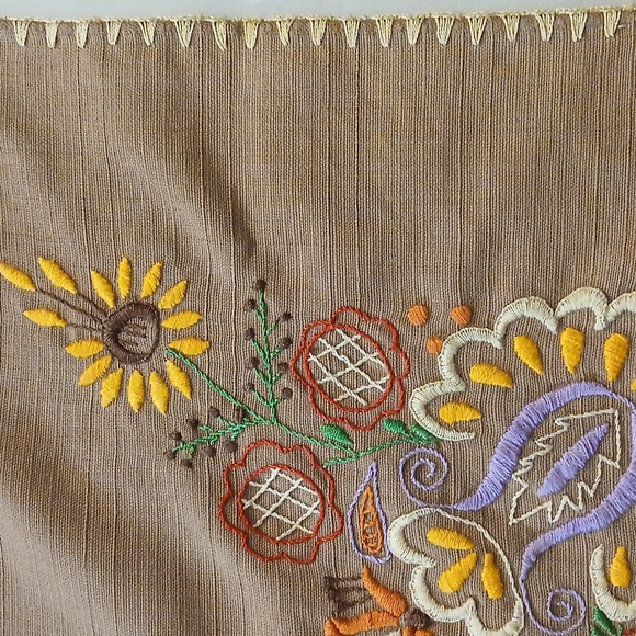 Beautiful Embroidered Tablecloth - Picture 9 of 11